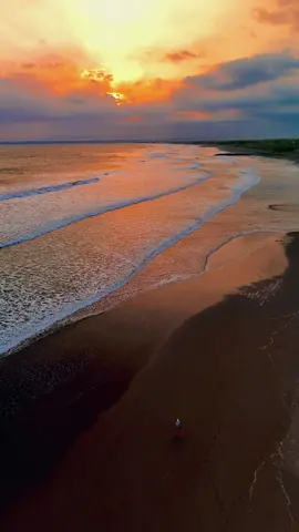 Tarian ombak yang tenang menyatu dengan sunset✨  #sunset #travel #pangandaran #vibes #fyp 