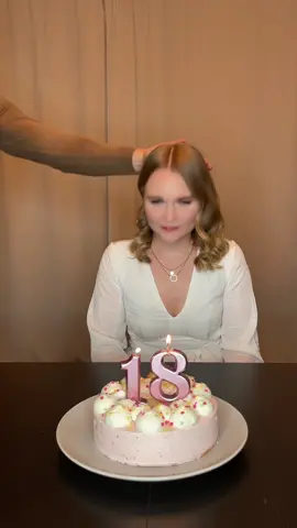 Wie konnte das passieren? 😳😂 #happybirthday#birthday#birthdaygirl#birthdaycake#birthdayvideo#birthdaytrend#happybirthdaytrend#birthdaytransition#momlife#foryou#fyp#viral