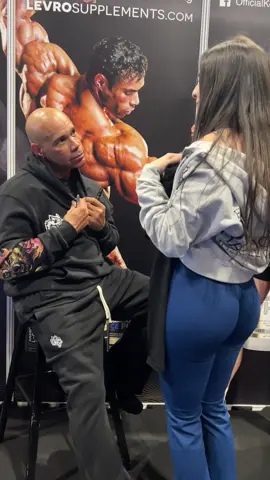 Meeting your idol >>>> #uncrownedking #kevinlevrone #arnoldclassic #marylandmusclemachine 