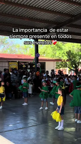 No me veia y me buscaba hasta que me vio y supo que su mama siempre va a estar ahi con el, aunque otras personas no lo esten ❤️‍🩹 #hijo #festival #primavera #viral #fyp 