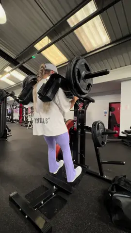 #Fitness #GymTok #glutesworkout #hamstrings #fyp 