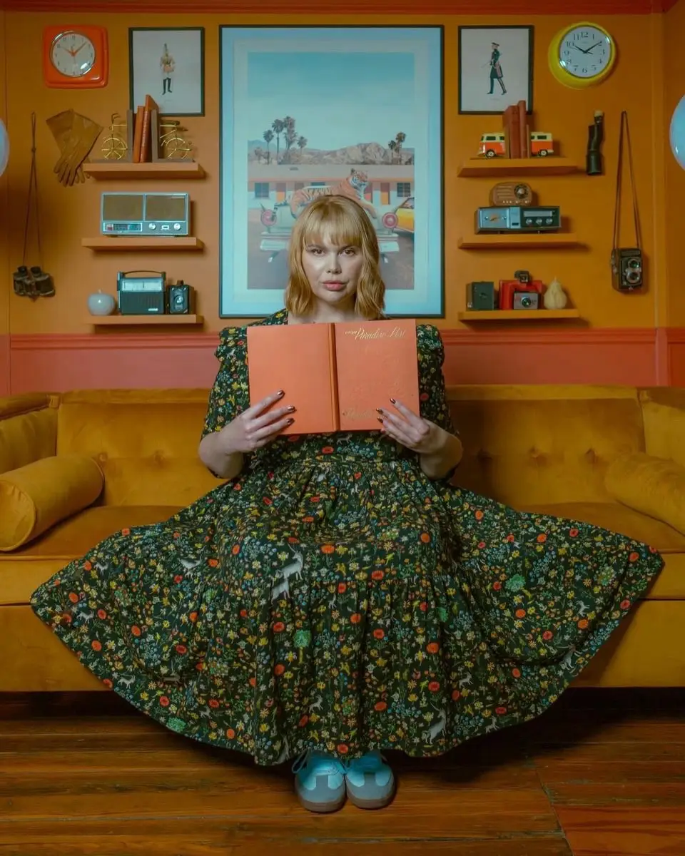 Wes Anderson vibes 🧶🧳📷🕰️🖼️📚 #wesanderson #wesandersonaesthetic #cottagecore #wesandersonstyle #photoshootinspo 