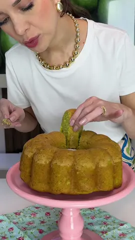 Testei o tal bolo de abacate. 🥑 Dei minha opinião beeem sincera. 😂 Você já tinha visto essa receita circulando por aqui? 