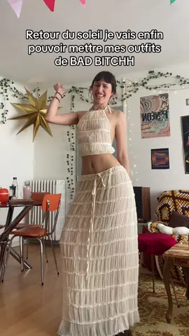 Être bien habillée 7 mois dans l’année🥲.   / ig : louraguan 🌼