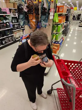 She was trying to hold her breath from smelling 🤣🤣 #fyp #viralvideo #prank #joke #bromas #funnyvideos #parati #xybca #fypシ #foryou #prankvideo 