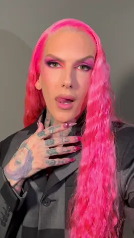 I’m obsessed with a perfect #makeuptransition 💯 #jeffreestar #BeautyTok #makeuptransformation 