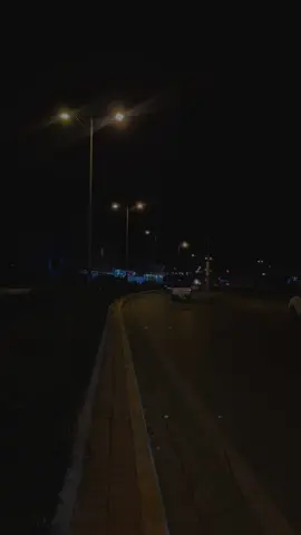 ئێمە بە تەواوی وێرانین ،  بەڵام جگە لە شاردنەوەی هیچ  ڕێگاو چارەسەرێکی ترمان لە بەردەمدانیە ،  هەموو شتێک  دەمانگەڕێنێتەوە بۆ هەستکردن بە تاریکی ، ناچارین هەموو  ئەوەی لە ناخمانە ، هەر لە ناخیشمان بیکوژین جا هەر چەندە کاتیشی بوێت، چونکە قورسە لە ئێستادا و لەو  کۆمەڵگە و کاتەی تێیداین بتوانین کەسێک بۆ تێگەشتن و  ڕێگاچارەیەک بۆ دەرکردنی قورسای ناخمان بدۆزینەوە ، هەندێک جار گەر ڕێگایەکیشمان لەبەردەمدا بێت ، لەوانەیە نەتوانین بە قسە تەواوی ئەوەی کە پێویستە بیڵێین ، ئەوەش زیاتر بەرەو نائومێدی و بێدەنگبوونمان دەبات ،  پێویستمان بە پشووە ، پشویەکی درێژ بۆ کۆکردنەوەی هەرچی پارچەی شکاومانە... هاوکات تێکستەکە خاتوو (کەنار) #fyp #darbandikhan #sulaymaniah #foryou #darbandixan #slemani #foryoupage 