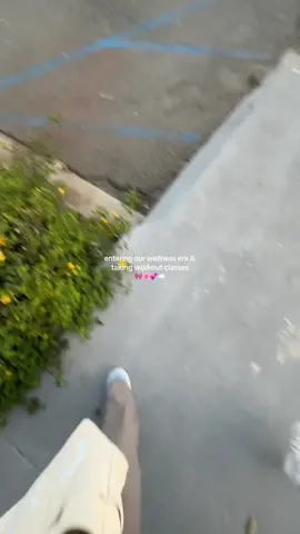 Okay but im loving this era 🌸💕☁️🫶🏽 trying different things during the week feels amazing 🌸☁️💕 #imjustagirl #girlythings #classpass #workingout #danceworkout #ilovebeingawoman #wellness #wellnessera 