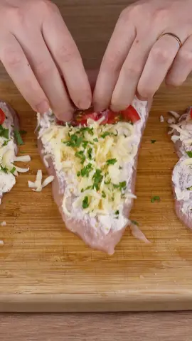 The famous chicken breast rolls, everyone loves it when I make them #cooking #Recipe #EasyRecipe #quickrecipes #cook #chicken #cheese #dinner #fyp 
