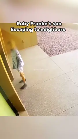 Ruby Franke’s son escaping from his house to seek help from neighbors. You can see him knocking on the neighbors door. At the end of the video the neighbors are on the phone with police. #rubyfrankearrest #rubyfrankeson #bodycamera #fypシ 