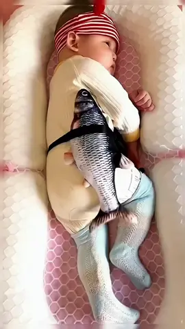 Children's electric simulated jumping fish is very useful for coaxing babies to sleep. Click on the yellow basket to buy it. This model has been sold in large quantities. The quality is very good and the price is very cheap.#toys #goothing #fyp #foryou #tiktokshop 