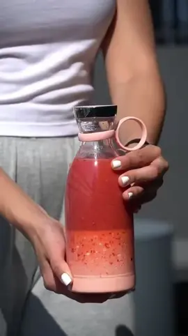 Multifunctional mini blender bottle, cheap price and good quality. Easy to use and clean, use anywhere you want. Sale 50% only today #freshjuice #smoothie #unboxing #review #bottleblender #blender