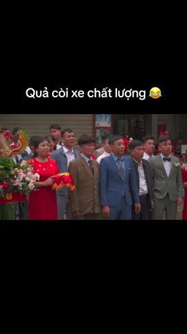 Đang quay cưới thì gặp quả còi chất lượng 😂😂 #funnyvideos #CapCut #funny #CapCut #xuhuong 