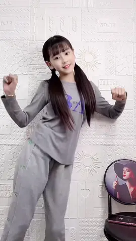 #怡宝 #中国小美女 #中国可爱女孩 #Girls #dancing 