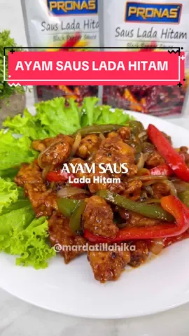 Tiba tiba suamiku request menu berbuka ala resto, kepikiran enaknya masak menu resto yang sekiranya cepat jadi deh aku bikin ayam saus lada hitam 😋 MasyaAllah ini enak bangett Buat saus lada hitamnya aku pakai dari @Pronas Indonesia  karena aku paling cocok sama rasanya dan tentunya praktis, lezat, bergizi, Higienis dan 100% halal !! Pokoknya Cuma Pronas Yang Bisa, Masak ala resto cuma 3 menit 💕 Resep Ayam Saus Lada hitam  By @mardatillahika  -250 gr dada ayam -1 sdm tepung terigu -1 sdm tepung maizena -1/2 sdt lada bubuk -1 sdt kaldu bubuk rasa ayam -1 butir telur Bumbu lada hitam -1 bungkus saus lada hitam @pronas  -4 siung bawang putih  -1 bawang bombai uk kecil -1/2 paprika hijau -1/2 paprika merah Cara membuat  1. Kita potong kotak dada ayam filet, kemudian kita marinasi menggunakan pertenungan , telur dan bumbu, sisihkan 2. Geprek dan cincang bawang putih , potong kasar bawang bombai dai paprika 3. Goreng ayam yang sudah di marinasi sampai crispy 4. Tumis bawang putih cincang, kalau sudah mulai wangi masukkan bawang bombai dan paprika tumis bumbu sampai layu 5. Kalau bumbu sudah layu masukkan satu bungkus saus lada hitam dari @pronas  aduk rata dan beri garam penyedap secukupnya aduk rata 6. Setelah rata masukkan ayam tadi yang sudah di goreng 7. Ayam saus lada hitam ala resto siap dinikmati  #PronasinAja #PraktisPakaiPronas #CumaPronasYangBisa #MasakAlaRestoCuma3Menit #Ayamladahitam #ayamsausladahitam #menurumahan #olahanayam #menuharian #resepsimple #resepmudah 
