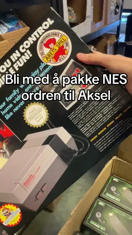 Bli med å pakke denne sjeldne NES bestillingen til Aksel. #letspackanorder #packingorders #asmr #oddlysatisfying #tiktoknorge #retrospill #nostalgi #NES #nintendo 