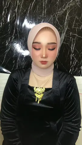 Ajining diri soko lathi #fypシ #model #modelinghijabers #modelpurwokerto #modeling #modelmakeup @Azzahra MakeUp Purwokerto 