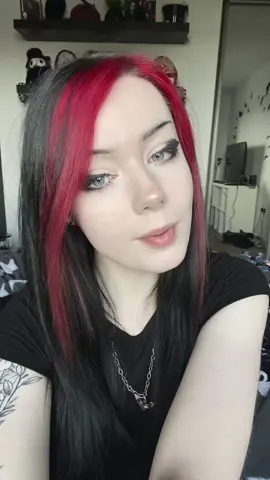 why is my eyelash doing that #alt 