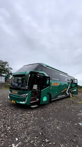 Satu-satunya perjalanan yang tidak mungkin adalah perjalanan yang tidak pernah kamu mulai.  Karanganyar - Surakarta  #ptlangit #ptlangittransportasiindonesia #langittransportasiindonesia #buslangit #buslangitpariwisata #buslangitjepara #buslangitlovers #cinematicbus #cinematicbusindonesia #fyp 