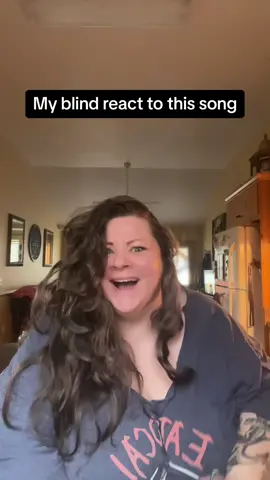 Good morning. Who else gets all wet when they wash the dishes? #music #react #peeksofpeaches #fatgirlfitcheck #saturday #cute #chubbyqueen #444 