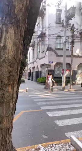 de paseo por las calles de la ciudad #chicalinda #bella 