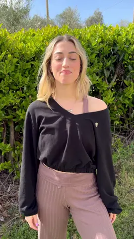 Quando arriva la primavera ci sono due tipi di persone.  #risate #momoekika #tiktok #perte 