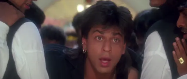 Ghunghte mein chanda 🎵 #uditnarayan #shahrukhkhan #шахрукхкхан #болливуд #индияфильмы  #bestsong  #bollywoodsong #fypシ #fürdich #viral #индискиепесни #индийскиефильмы #kesfet #индиякино #indiansong #keşfet #fyp #bollywoodsongs #hindisongs #foryourpage 