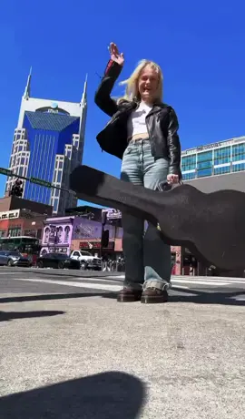 so…my guitar can teleport 🤭