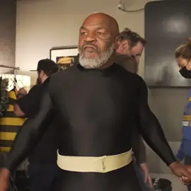 Mike Tyson 🐝 🥊 #miketyson #bee #boxing #dance #ironmiketyson #thebaddestmanontheplanet #fy #fyp 
