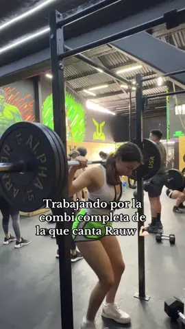 Entrena con nosotros, estamos abiertos todos los dias con horarios flexibles para tu agenda 😁 #training #entrenamientofuncional #pesas #Fitness #durango🦂 #dgo #rauwalejandro #newyears #boxing #entrenamiento #rutinas #lomas 