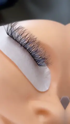 • a full beautiful, set blue added #lashes #lashextensions #wispylashes #wispyqueen #striplash #striplashqueen #lashesonfleek #lashesonlashes