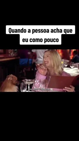 A cara é de mocinha, mas come igual um leão 🦁 #acaraédeprincesa #comeigualleao #gulosa #Meme #asbranquelas #foryou 