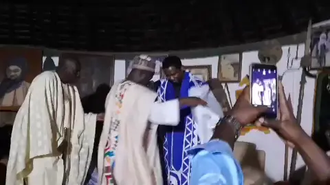 Le LAMIDO de NGAOUNDERÉ  Maïgari Yaya,  offre une Distinction Spéciale à l'envoyé de Dieu : Samuel Eto'o Fils qui a été reçu au grand PALAIS ROYAL après la tenue de L'ASSEMBLÉE GÉNÉRALE de la LIGUE RÉGIONALE de L'ADAMAOUA. Il a été porté ce SAMEDI 23 MARS 2024 au RANG de CONSEILLER SPECIAL du LAMIDO de NGAOUNDERE
