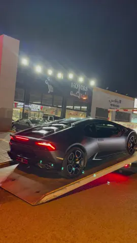 Lamborghini Huracán 2018 model available #kuwait🇰🇼 #fypシ゚viral #luxury #alsarafmotor#everyone #sports #cars 🚘