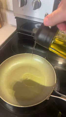 Oil dispenser So simple #fyp #tiktokmademebuyit #oildispenser #foryou #oliveoil #MomsofTikTok #dadsoftiktok  