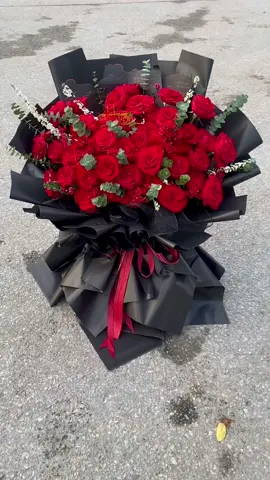 Bó hoa rút tiền tinh tế như này thì ai cũng thích phải hơm 😘. #hoarúttiền#tiemhoadaisy #xuhuong #hoahồngđỏ 