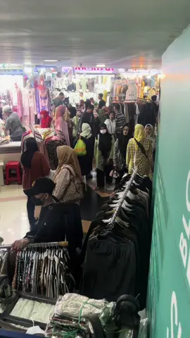 Allhamdurilah pasar tanah abang ramai pegunjung #pasartanahabang #pasartanahabangbloka #tanahabang #pusatgrosirtanahabang 