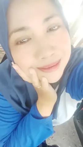 kalau kata anak2, mamah gk ada pacar2an lagi... udh fokus urus masa depan mm sm anak ajahh.... titik!! Nak... mm sayang kalian dan janji akan nemanin smpai kalian sukses...yuk ach..semangat kerjanya 💪💪
