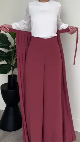 Overskirt oants sets arw back and just in time for EID!! #Ramadan #eid #modest #modestfashioninspo #hijabers #ArabTikTok #muslimtiktok #abaya #modesty #hijabi #modestbarbie #fashion 