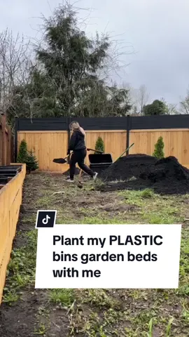 When you’re a mom but also a gardener😁 #backyardgarden #backyard #garden #gardening #springgarden #homeimprovement #backyardmakeoverweekend #backyardmakeover 