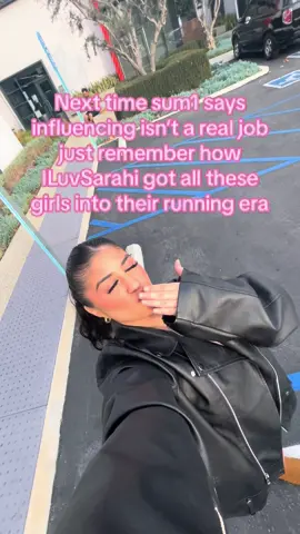 Seriously such an inspiration 😍 i hope to have that much influence on a community one day!🥰 and so glad this is a healthy trend. I love seeing the girls wesr their cute vests and sunglasses!! #runningera #iluvsarahirunning #marathon #runninggirl #runningtips #runningvest #workouttrends 