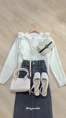 Spill di caption 🫶🏻🩰🕊 Skirt jeans @vierlinn @VIERLIN JEANS bio no 1037  #fyp #outfithijab #outfittiktok #Outfitlebaran #outfitbukber 