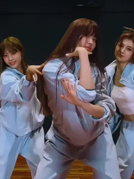 #NEWJEANS 🫐 dance practice part 1.  #newjeans #newjeans_attention #daniellenewjeans #minjinewjeans #hanninewjeans #haerinnewjeans #hyeinnewjeans #dancepractice #newjeanskpop #kop #dance #fypシ #fypシ゚viral #xybca #xybcafyp #xybcza #nwjns #nwjnsbunnies #kpopfypシ #kpoptiktok #hybe #hybelabels #fypシ ##viral #viralvideo #viraltiktok #viral_video 