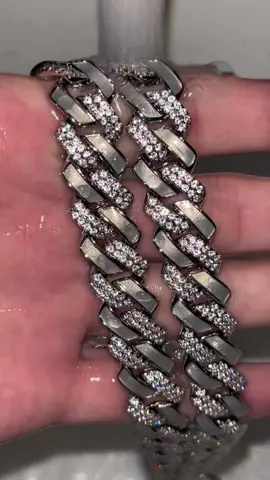 Luminous cuban chain #hiphopjewelry #pendent #cubanchain #chain #fyp #foryou #fypシ 