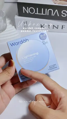 been using this powder foundation banyak bekas dah. time dah lambat, just pakai ni je jadikan base makeup memang terus onzz 💯💗 #compactpowder #compactpowderfoundation #wardahlighteningpowderfoundation #wardahlighteningseries #wardahbeauty #wardahpowderfoundation #wardahpowder 
