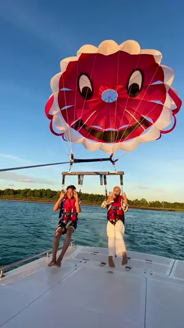 Salah satu aktivitas water sport kekinian yg wajib kalian cobain! #bali #nusadua #tanjungbenoa #watersporttanjungbenoa #watersportbali #parasailingadventure #fyp 