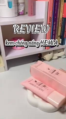 Có bà nào cũng đang dùng kem chống nắng này hơm?#riewew #kemchongnanghemia #xuhuong #unboxwithmia #unboxing #unbox #kemchongnang 
