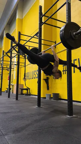 Let me introduce the Barbell Twirling: Calisthenics way to find the right mood for doing squats❤️‍🔥 Having some fun between the sets is always okay!😆 just make sure you stay safe 💕 #gym #Fitness #squat #calisthenics #fyp #funnyvideos 