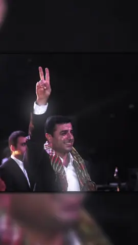 FreeDemirtaş ✌️🖤 #fyp #editilhan #ilhanprodection #reels #selahattindemirtas #demirtaş #kurdish #öneçıkar #keşfet 