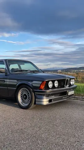 Sunday Spin with one of 533 Alpina B6 2.8 from 1982. Back then, Alpina took a BMW 323i (E21) and swapped the engine with the 2.8 liter from the BMW 528 (E28), tuned it and unleashed this beast with a power output of 200bhp!  Believe me or not. This is a quick car for its age and even today, its a quick and hella cool ride! #rpmtv #Alpina #BMW #E21 #B628 #AlpinaB6 #vintage #oldschoolcool #drivetastefully #savethemanuals #switzerland 